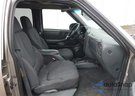 2003 Chevrolet S-10 Ls из США, поврежденный, VIN 1GCDT13X03K118341